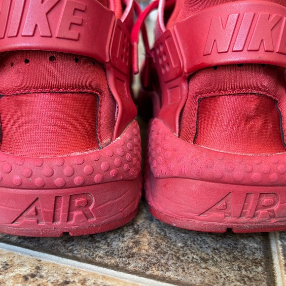 Nike Huarache- Red, Women’s Size 9.5 - Picture 3 of 8